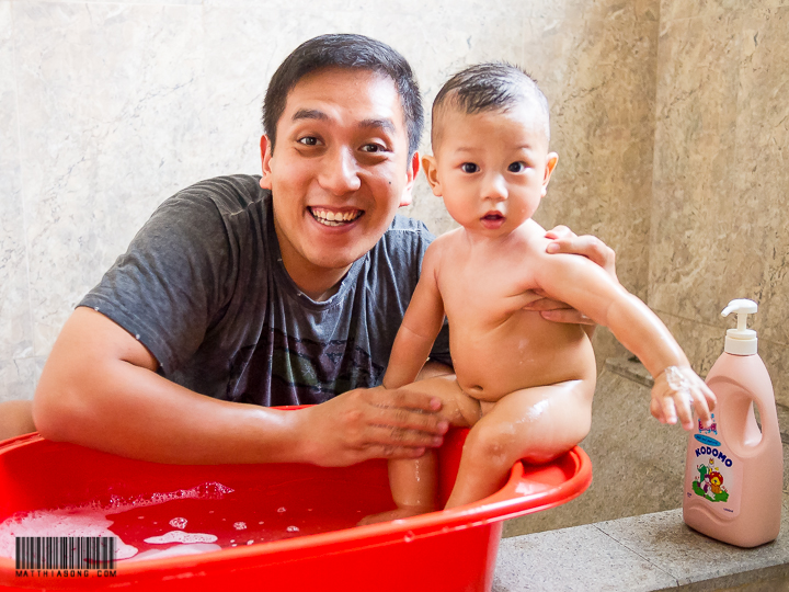 Papa bathing me!